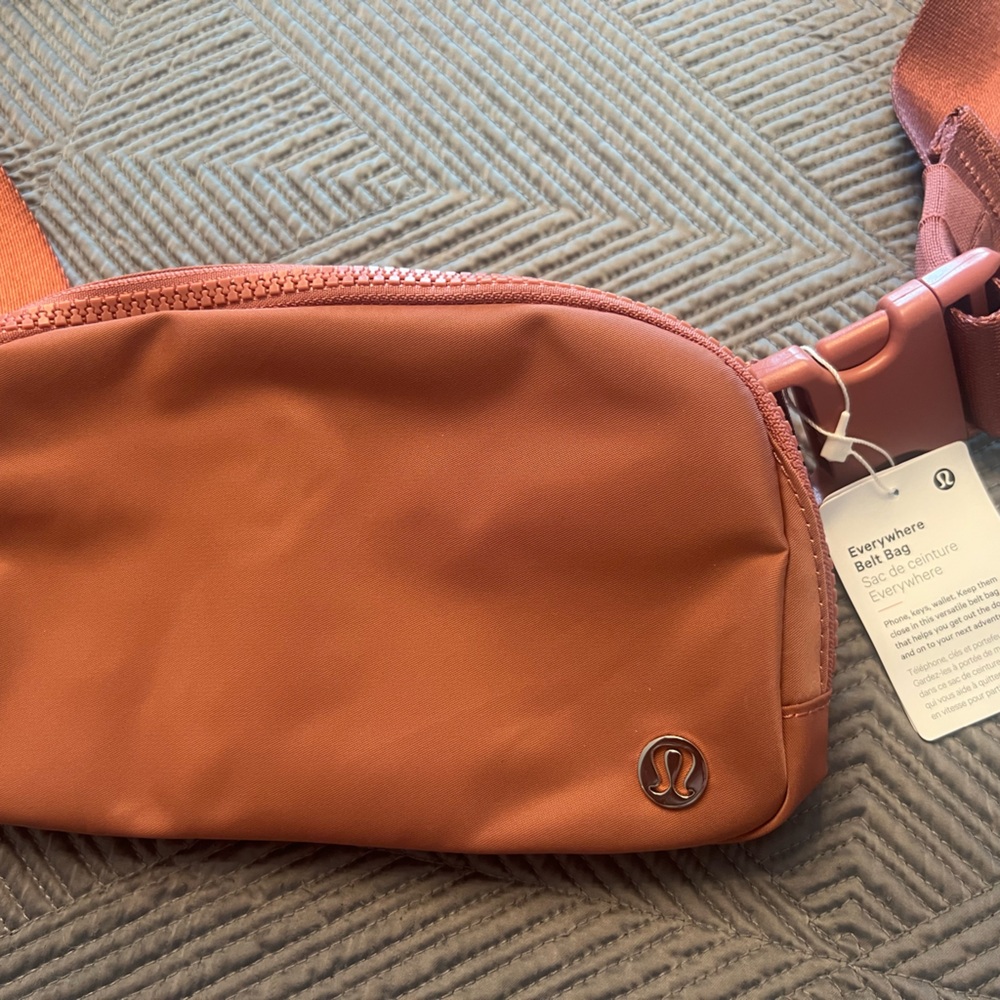 Lululemon Everyday Belt Bag in Briar Rose - Picture 4 of 6